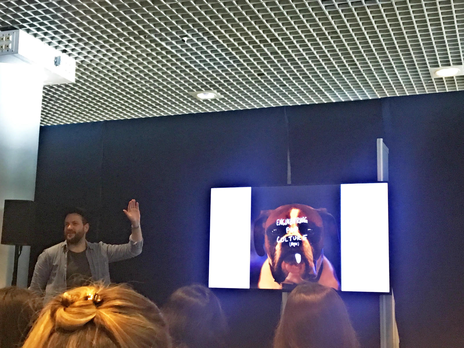 论坛.jpg 论坛.jpg